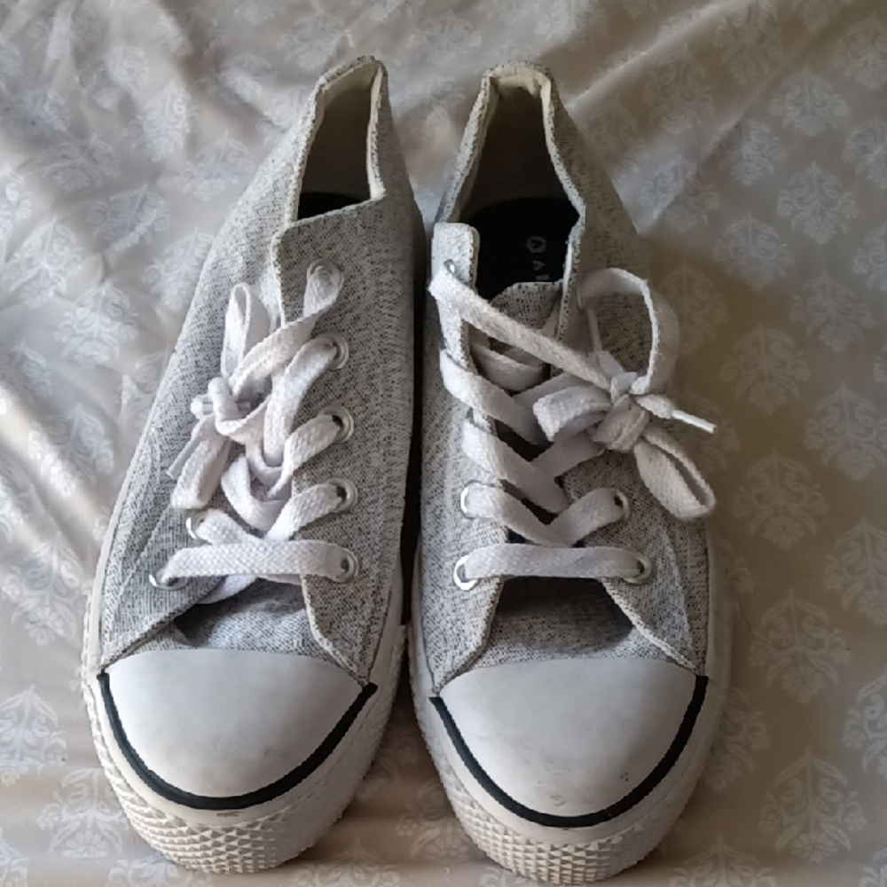 Airwalk Classic Gray and White Sneakers